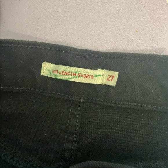 Levi’s mid length shorts size 27 - Picture 2 of 6